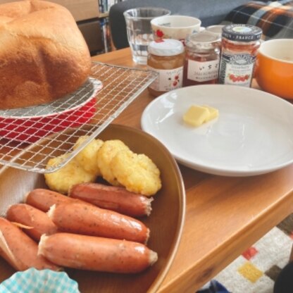 美味しいモーニングを食べたくて、初めてホームベーカリーで生食パンを作りました！甘さがあって、売っている生食パンみたいでした！また作ります！